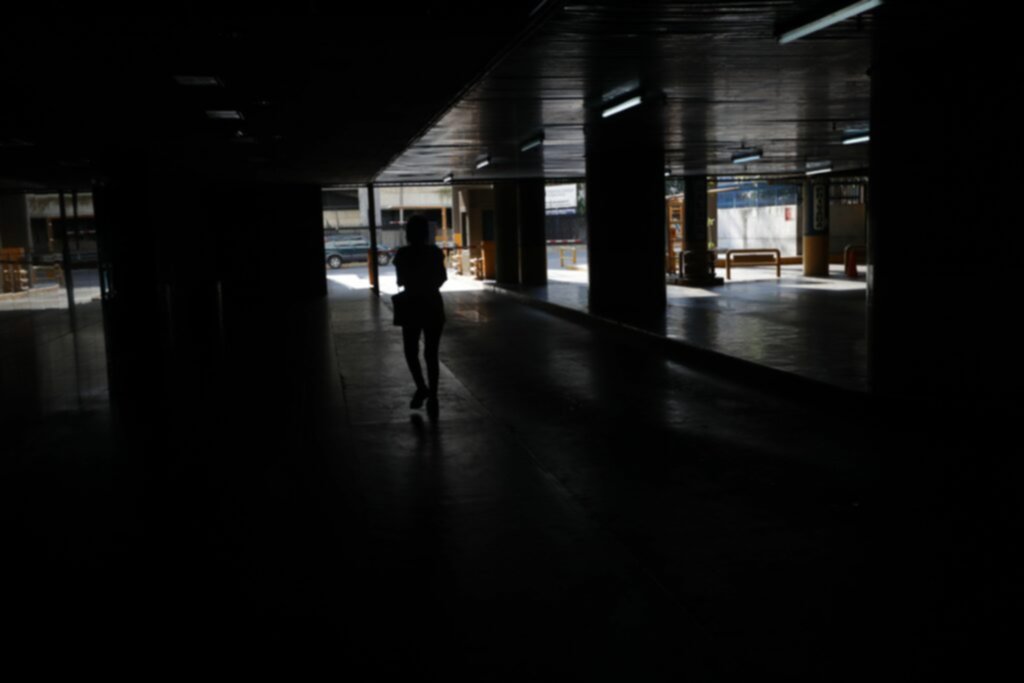 Explosión en banco de transformadores deja sin servicio eléctrico a vecinos en Carabobo (+Detalles) Explosión en banco de transformadores deja sin servicio eléctrico a vecinos en Carabobo (+Detalles)