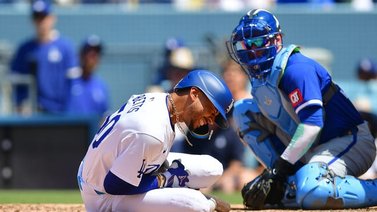 MLB: Mookie Betts sufre delicada lesión y preocupa a los Dodgers (+Video)