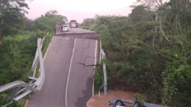 ÚLTIMA HORA: Colapso de un puente deja un muerto y varios heridos (+FOTOS)