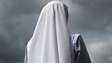 "Pacto" entre dos monjas resulta con un cadáver dentro de una maleta
