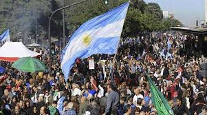Imágenes de las fuertes protestas en Argentina contra la Ley de Bases Imágenes de las fuertes protestas en Argentina contra la Ley de Bases