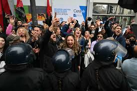 Imágenes de las fuertes protestas en Argentina contra la Ley de Bases Imágenes de las fuertes protestas en Argentina contra la Ley de Bases