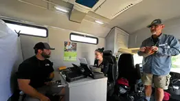 Illinois lanzará este mes el servicio DMV móvil para tramitar licencias y otros servicios