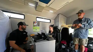 Illinois lanzará este mes el servicio DMV móvil para tramitar licencias y otros servicios Illinois lanzará este mes el servicio DMV móvil para tramitar licencias y otros servicios