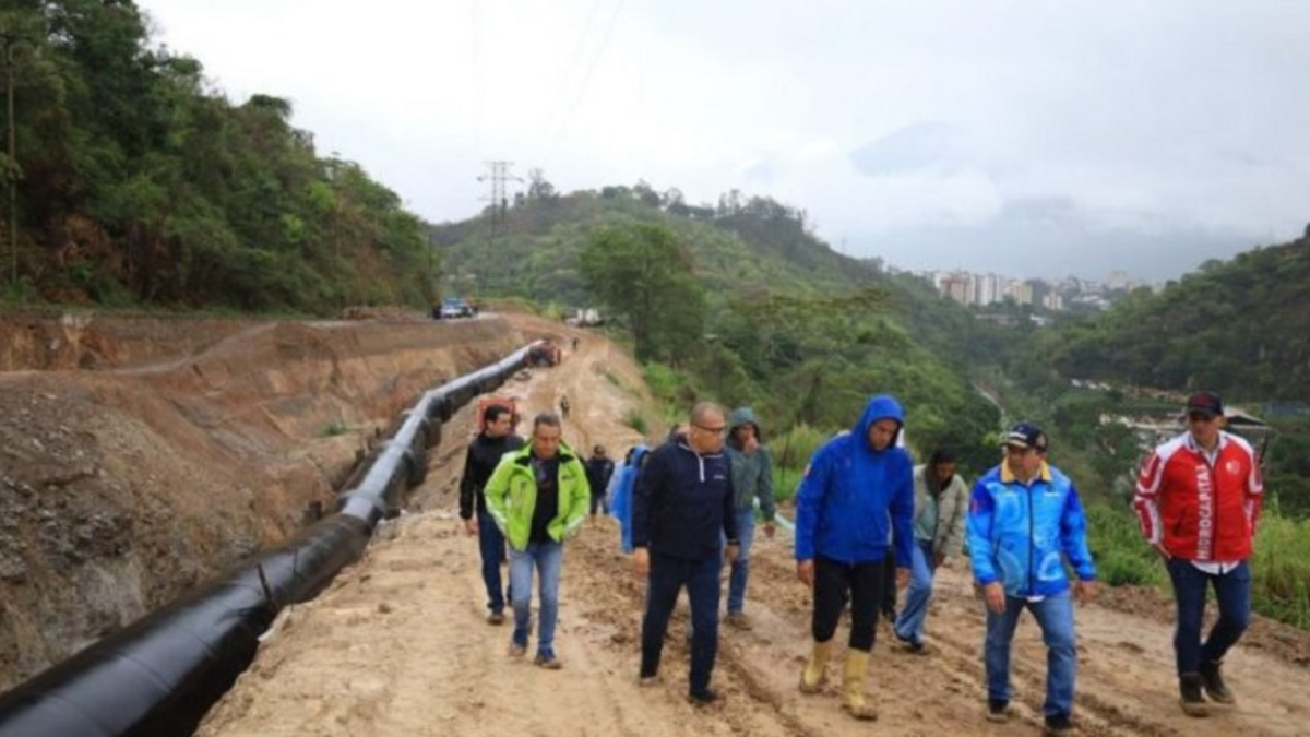 Instalan 300 metros de tubería en el sistema principal del Tuy II ...