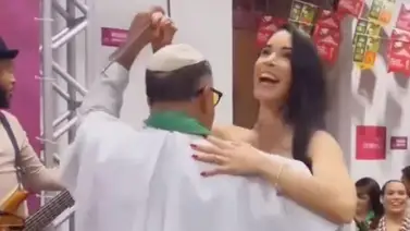 Sacerdote es tendencia por bailar bachata con una joven (+Video) Sacerdote es tendencia por bailar bachata con una joven (+Video)