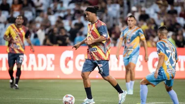 ¡Jogo bonito! Ronaldinho se estrena en la Liga Monumental (+Video)
