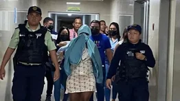 Mujer detenida durante el parto por permitir el abuso sexual contra sus ocho hijos