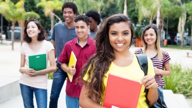 Illinois ofrece becas por 5.000 dólares a estudiantes indocumentados (+Requisitos)