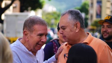 Edmundo González se reunió con comerciantes de un mercado en Chacao