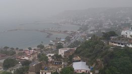 Intensas lluvias causan fuerte oleaje en La Guaira este #31May