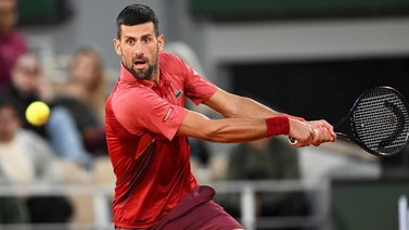 Novak Djokovic avanza firme en Roland Garros