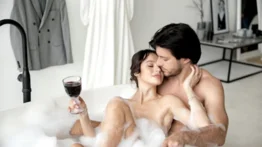 Baño sensual en pareja: despierta los sentidos y la pasión