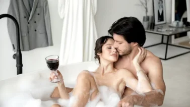 Baño sensual en pareja: despierta los sentidos y la pasión
