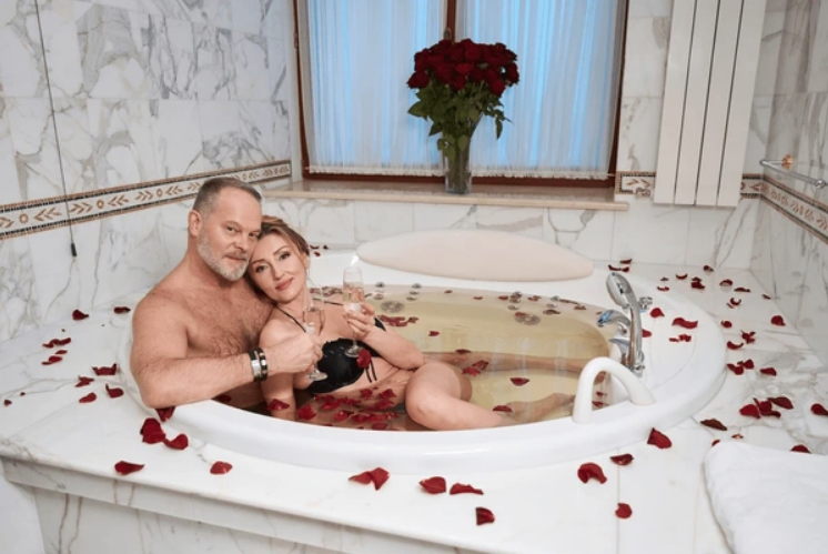 Baño sensual en pareja: despierta los sentidos y la pasión Baño sensual en pareja: despierta los sentidos y la pasión