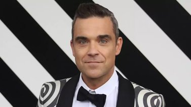 El cantante Robbie Williams muestra su arte en importante museo