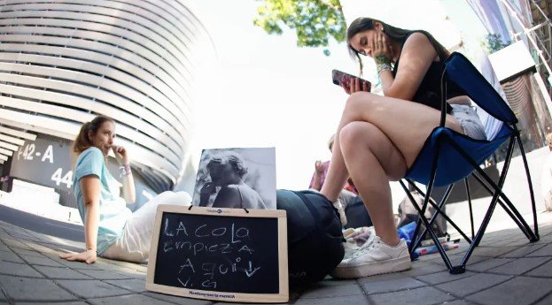 Fans de Taylor Swift acampan en las afueras del Santiago Bernabéu (+Fotos) Fans de Taylor Swift acampan en las afueras del Santiago Bernabéu (+Fotos)