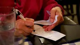 ¿Por qué se paga tanta propina en Estados Unidos?