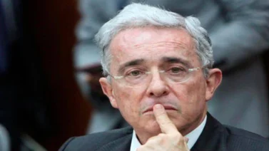 Fiscalía colombiana acusa formalmente al expresidente Álvaro Uribe por tres delitos