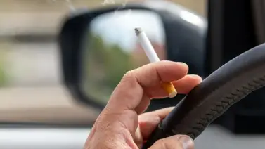 Un conductor hizo volar en pedazos su vehículo al encender un cigarrillo (+Video) Un conductor hizo volar en pedazos su vehículo al encender un cigarrillo (+Video)