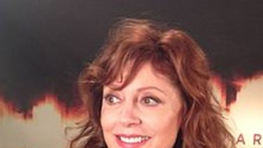 Susan Sarandon sorprende a comensales vestida de camarera en una pizzería (+Video)