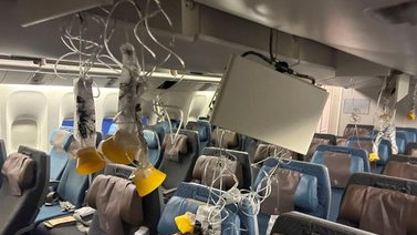 Un muerto y 30 heridos deja turbulencia en vuelo a Singapur (+Video)