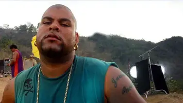 Budú y JR Petare se aventuran como emprendedores de anís Budú y JR Petare se aventuran como emprendedores de anís