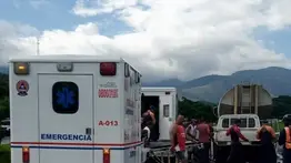 Fuerte choque entre un vehículo de carga y uno oficial dejó el saldo de un fallecido este #19May