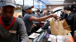 EEUU | Trabajadores denuncian violaciones en el pago del salario mínimo en California