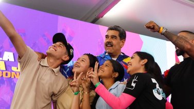 Maduro ordena al Banco de Venezuela a entregar más de 40 mil financiamientos a jóvenes emprendedores (+CrediJoven)