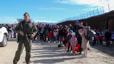 Nueva regla: Inmigrantes recién llegados a EEUU obtendrán asilo más rápido en estas ciudades