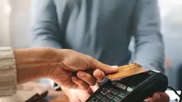 LO ÚLTIMO: Otro banco venezolano lanza su tarjeta prepagada internacional (+Contactless)