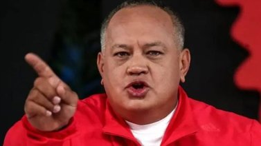 Cabello afirma que negaron salvoconductos a refugiados en la embajada argentina