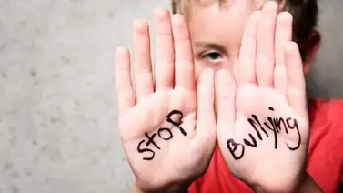 Niño de 10 años se suicida tras recibir bullying por sus dientes y gafas Niño de 10 años se suicida tras recibir bullying por sus dientes y gafas