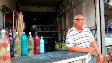 Locales de productos de limpieza se pegan al reciclaje
