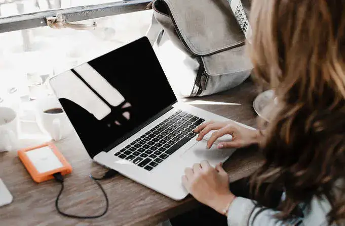 Miami ofrece salario de 750 dólares semanales a personas que hablen español (+Detalles)