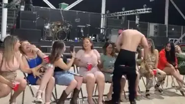 Colegio católico contrata stripper para celebrar el Día de la Madre Colegio católico contrata stripper para celebrar el Día de la Madre