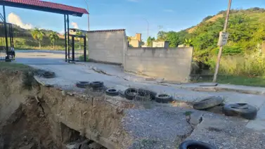 Urbanización en Charallave alerta inminente colapso de su entrada principal (+FOTOS) Urbanización en Charallave alerta inminente colapso de su entrada principal (+FOTOS)