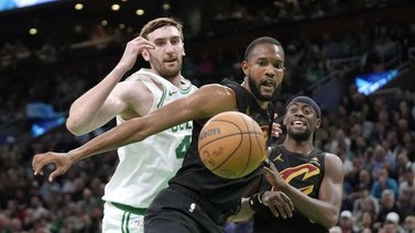 Playoffs NBA: Mitchell lidera fiesta anotadora de los Cavs