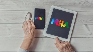 Conoce la nueva asistente virtual en WhatsApp para personas mayores de 55 años (+Detalles)
