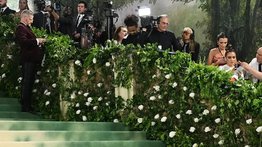Shakira lució traje de Carolina Herrera en la Met Gala (+Celebridades)