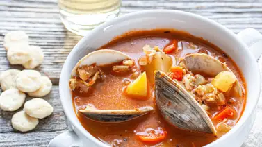 Manhattan clam chowder: un festín de almejas cremoso y reconfortante Manhattan clam chowder: un festín de almejas cremoso y reconfortante