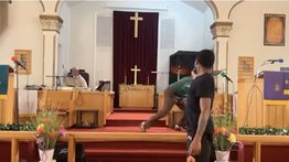 Pensilvania| Predicador se salva de disparo tras atascarse arma del pistolero (+Video)