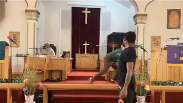 Pensilvania| Predicador se salva de disparo tras atascarse arma del pistolero (+Video) Pensilvania| Predicador se salva de disparo tras atascarse arma del pistolero (+Video)