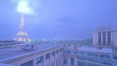 Francia| Rayo impacta sobre la Torre Eiffel durante tormenta eléctrica (+Video)