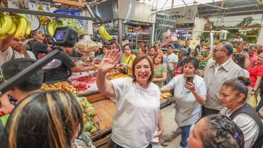 Candidata a la presidencia de México, Xóchitl Gálvez recibió limonazo durante visita a un mercado (+Video)
