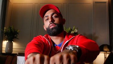 Eladio Carrión regresa a la esencia del trap con su nuevo disco