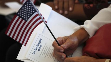 ¿Cómo aplicar al subsidio que ofrece Uscis para obtener la ciudadanía en EEUU? (+Requisitos)