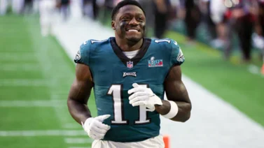 NFL: Arthur Juan Brown firma histórico acuerdo de renovación