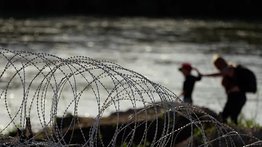 Imputan a migrantes por cruzar el alambrado en Texas: ¿Cuál sería su sentencia?